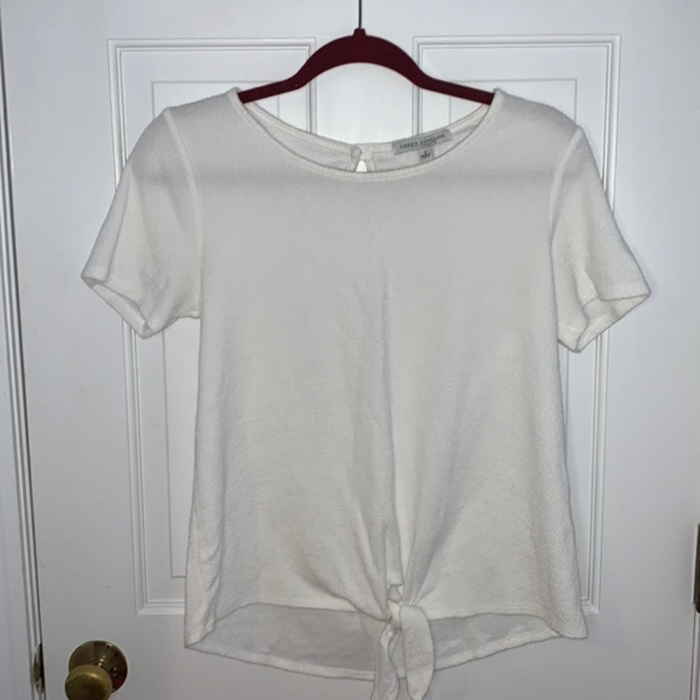 Green‎ envelope white blouse